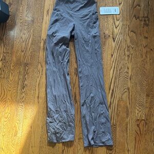 NWT Rhône Plum Revive Flare Leggings